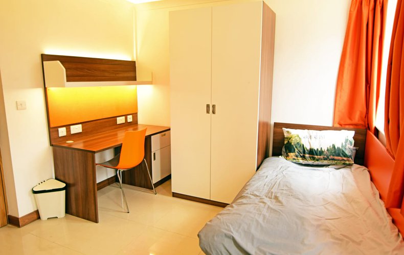 Modern Student at Cedars Hall, London