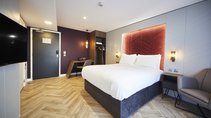 Iconinc @ Roomzzz – York
