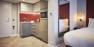 Image of Iconinc @ Roomzzz - York